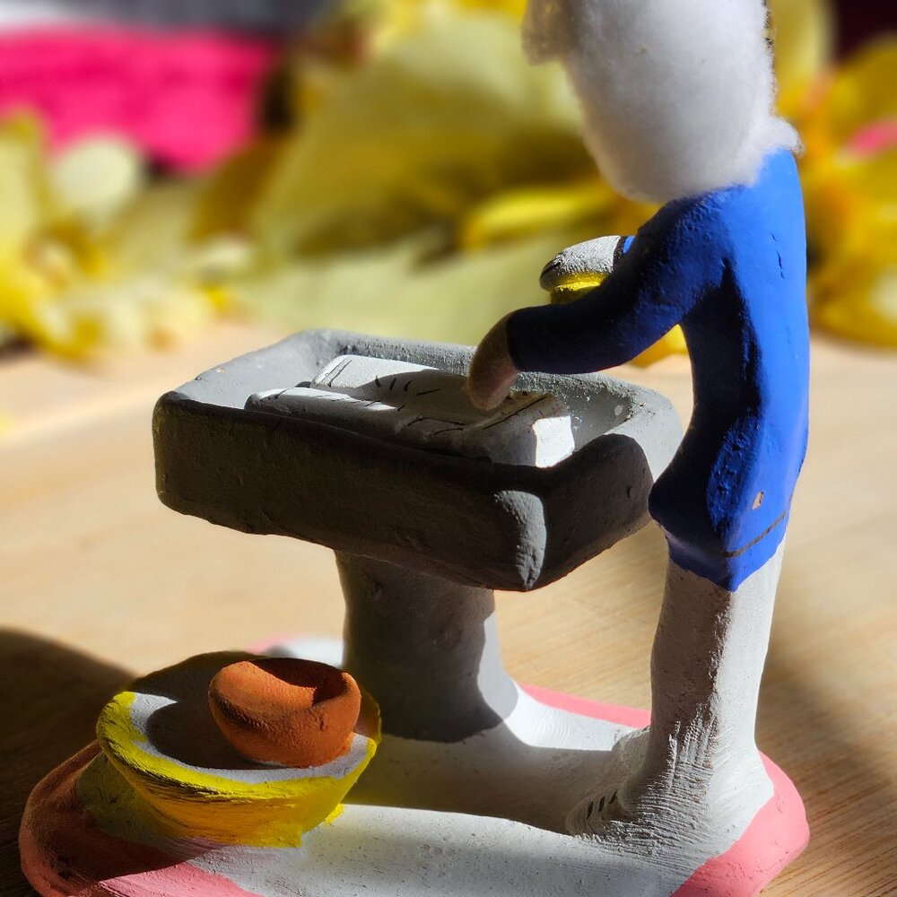 VINTAGE OAXACAN clay and wire LAUNDRY DAY SCULPTURE - Picture 3 of 4
